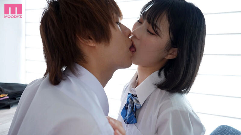 3年振りに制服を着てデート！屋内外で好きあらば即キス！ちゅっChuイチャラブ初中出しセックス！！ 白穂乃愛
